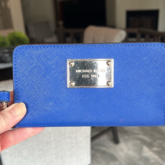 ⭐️⭐️ Women’s pebble leather Michael Kors wallet. Brand new condition. - Picture 9 of 12